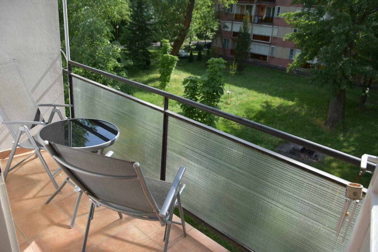 Lovely Apartment At Балатонфеньвеш Экстерьер фото